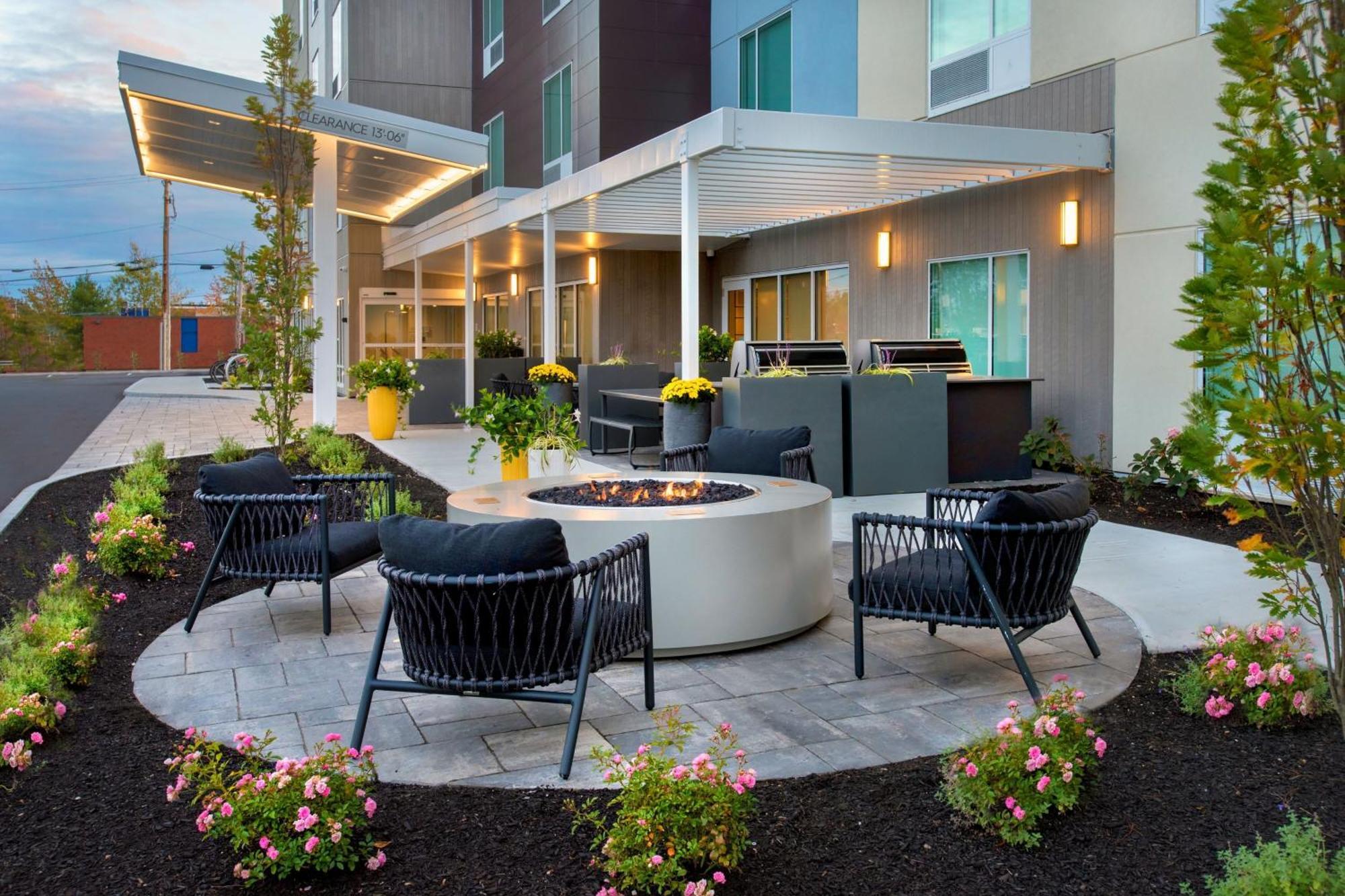 Towneplace Suites Portland Airport Me South Portland Exterior photo