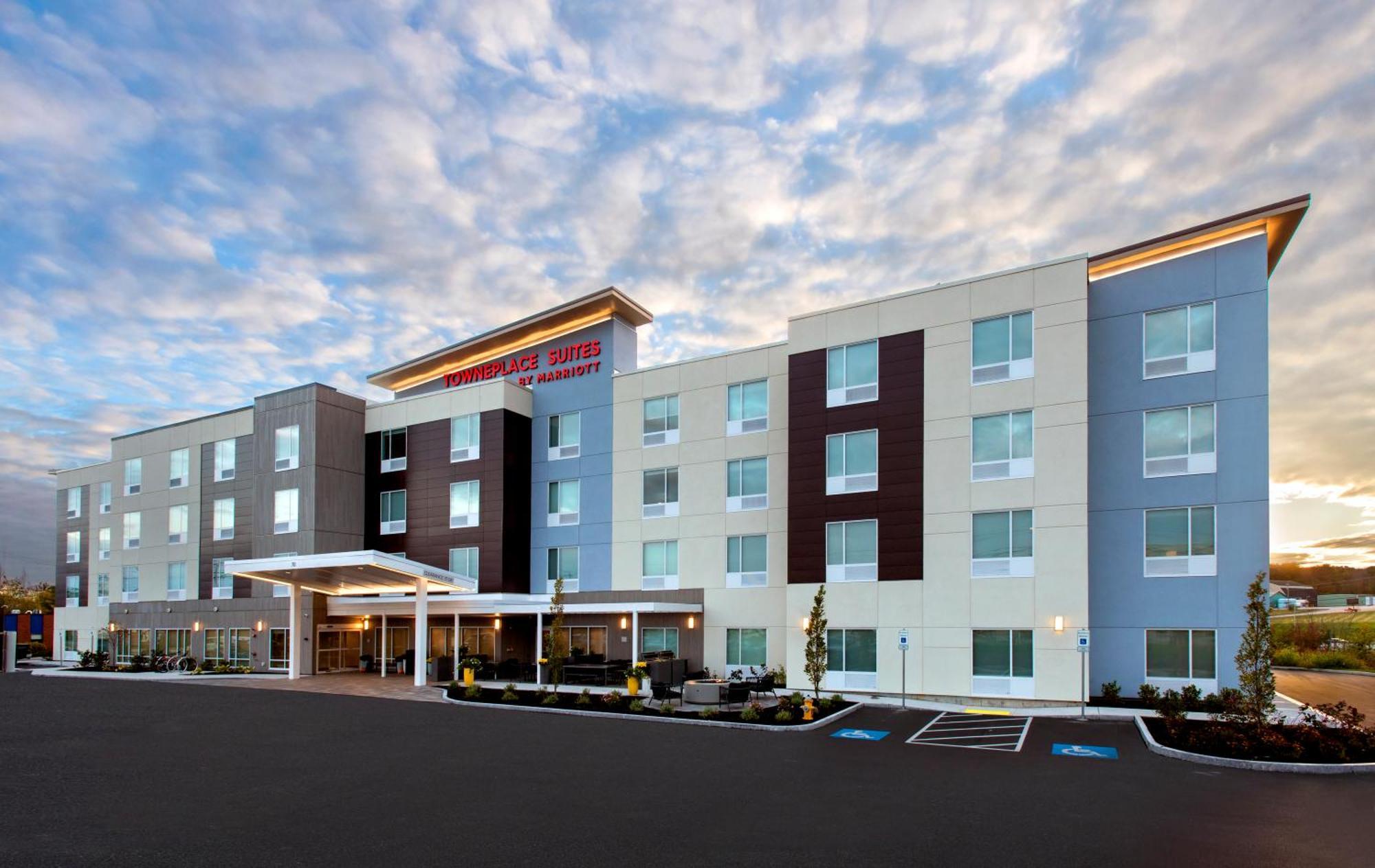 Towneplace Suites Portland Airport Me South Portland Exterior photo